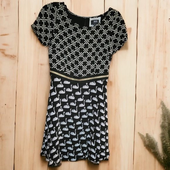 Maeve Dresses & Skirts - Maeve for Anthropologie Amici White Swan Dress Size‎ 6